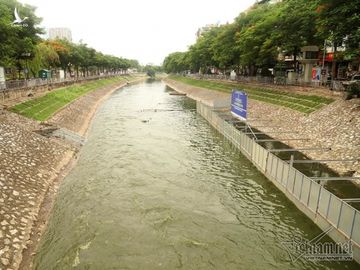 Don trieu khoi nuoc tu Ho Tay, song To Lich den ngom chuyen mau xanh mat hinh anh 2