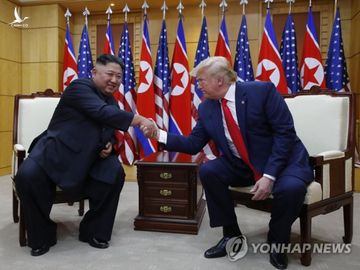 buoc chan "lich su" va nhung bat ngo trong cuoc gap trump-kim tai dmz hinh 1