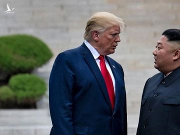 Ông Trump bất ngờ gửi quà tặng ông Kim