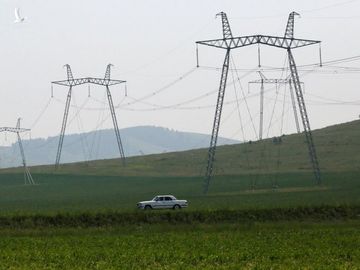 Các đường dây tải điện ở Cộng hòa Khakassia, ở Siberia, trong hình chụp năm 2018. Ảnh: Reuters. 