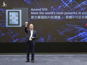 Ông Eric Xu chia sẻ tại họp báo ra mắt chip AI mới. Ảnh: Huawei. 