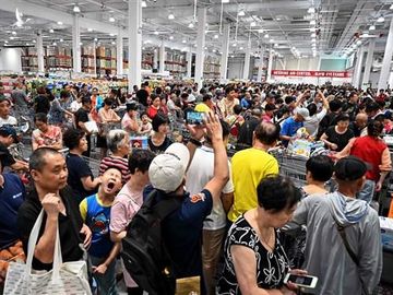 Ngay khai truong 'dien ro' cua sieu thi Costco tai Trung Quoc hinh anh 1 