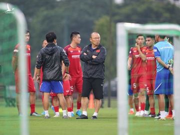 HLV Park Hang Seo lý giải vì sao loại Văn Quyết, gọi Trọng Hoàng, Văn Hậu - 1