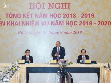 Thủ tướng Nguyễn Xuân Phúc, Phó Thủ tướng Vũ Đức Đam dự Hội nghị. Ảnh: VGP/Quang Hiếu 