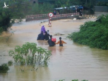 Bảo Lộc ngổn ngang sau trận lũ kinh hoàng - ảnh 3