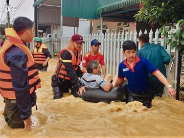 Bảo Lộc ngổn ngang sau trận lũ kinh hoàng - ảnh 8