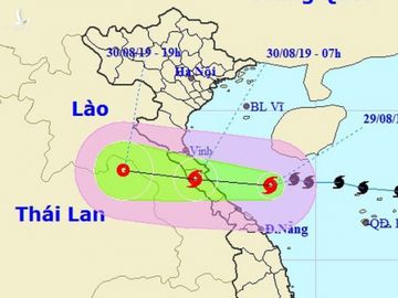 Bão số 4 lại đổi hướng đổ bộ vào khu vực từ Hà Tĩnh đến Quảng Trị - Ảnh 1.