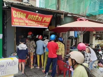 Phú Quốc ngập, khách sạn mời dân tá túc, cơm nóng, sửa xe đều miễn phí - Ảnh 1.