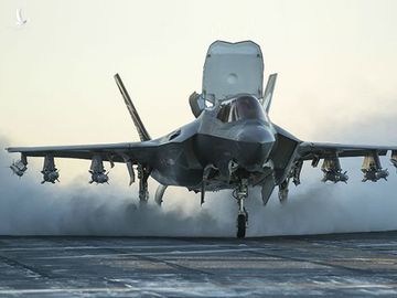 Tiêm kích F-35B. 