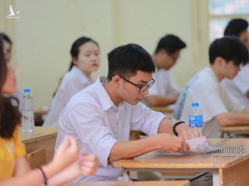 Đừng bắt giáo viên thành 'chủ nợ' của học sinh