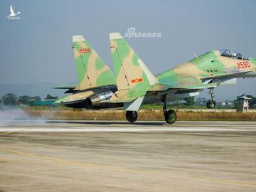 Tiêm kích Su-30MK2 đóng quân ở địa bàn phía Bắc với màu sơn khác biệt 