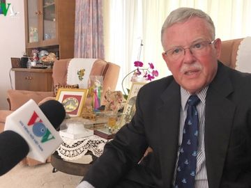 gs carl thayer: "di chuc cua chu tich ho chi minh la mot di san" hinh 1