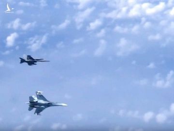 Tiêm kích Su-27 Nga truy đuổi F-18 NATO áp sát máy bay chở Bộ trưởng QP Sergei Shoigu