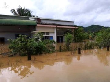 Mưa không ngừng nghỉ, phố núi Đà Lạt chìm sâu trong biển nước