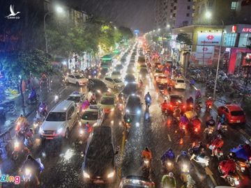 Vi sao chieu nay Ha Noi co mua lon kem gio loc? hinh anh 1 