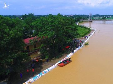 Nghìn mét tường chắn sóng gần 40 tỷ bảo vệ Thủ đô khỏi ngập lụt