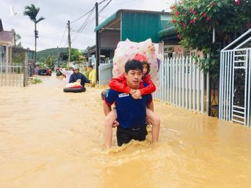 Lũ kinh hoàng, Bảo Lộc sơ tán khẩn cấp hàng trăm hộ dân - ảnh 12