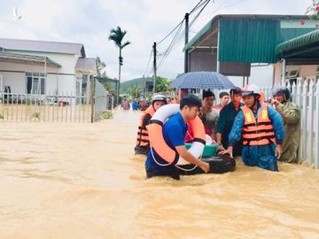 Lũ kinh hoàng, Bảo Lộc sơ tán khẩn cấp hàng trăm hộ dân - ảnh 15