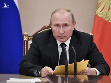 Tổng thống Nga Vladimir Putin chủ trì cuộc họp với các thành viên Hội đồng an ninh ở Moscow ngày 23.8