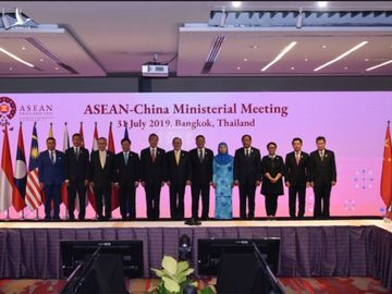 Trung Quốc nói gì về Biển Đông với các nước ASEAN?