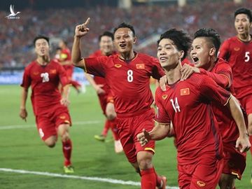 HLV Park Hang Seo băn khoăn chọn hợp đồng hay World Cup