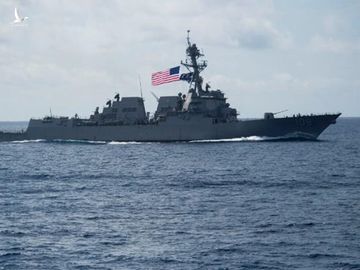 Tàu khu trục tên lửa dẫn đường USS Wayne E. Meyer.