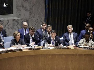 Phó Đại sứ Nga tại LHQ Dmitry Polyanskiy (giữa, phía trước) phát biểu tại phiên họp Hội đồng Bảo an LHQ ở New York, Mỹ ngày 22/8/2019. Ảnh: THX/TTXVN 
