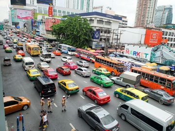 Xe hơi trên đường phố Thái Lan