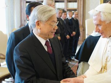 Tổng Bí thư đảng CS Việt Nam gặp Đức Giáo Hoàng Benedicto XVI 