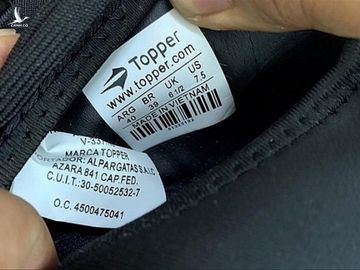 Lô hàng giày Topper xuất đi từ cảng Xiamen (Trung Quốc) nhưng mác lại ghi “Made in Vietnam” /// CTV