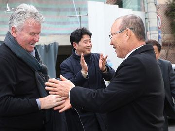 Ông Park Hang Seo khẳng định không thể vượt qua tài năng của HLV Guus Hiddink. 