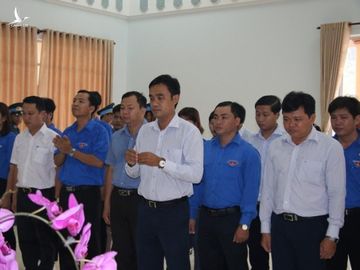 Nghẹn ngào tiễn Đại tá phi công Nguyễn Văn Bảy về với đất mẹ Lai Vung - Ảnh 2.