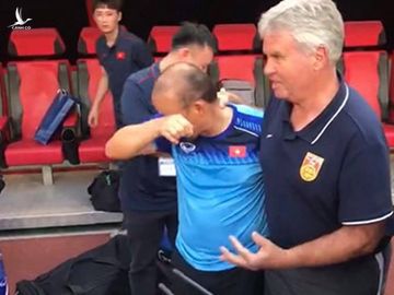 HLV Park Hang Seo khóc khi tái ngộ Guus Hiddink