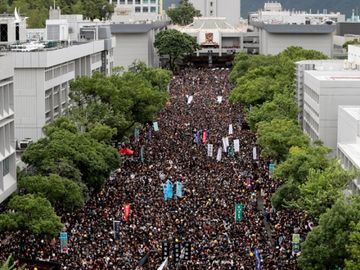 Sinh viên Đại học Trung văn Hồng Kông biểu tình hôm qua /// Reuters