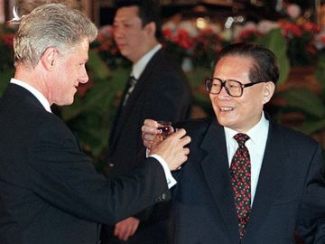 Tổng thống Mỹ Bill Clinton trong cuộc gặp Chủ tịch Trung Quốc Giang Trạch Dân. (Ảnh tư liệu)