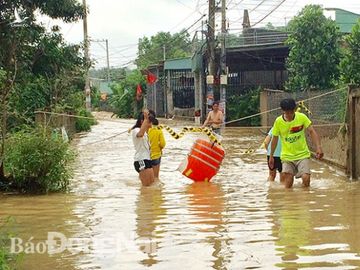 Đồng Nai mưa lớn ngập hàng trăm ngôi nhà, 1 người chết do lũ cuốn