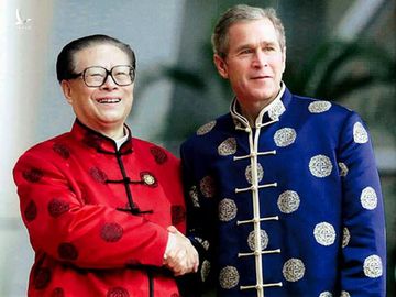 Chủ tịch Trung Quốc Giang Trạch Dân và Tổng thống Hoa Kỳ George W. Bush tại Thượng Hải năm 2001, ảnh: ee.china-embassy.org 