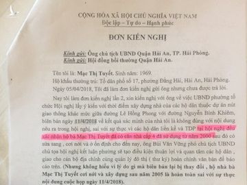 Bà Mạc Thị Tuyết bức xúc vì biên bản cuộc họp bị thay đổi, nhà xây dựng từ năm 2000, bỗng bị ghi là 2005, có đầy đủ chữ ký của những người dân có trong cuộc họp