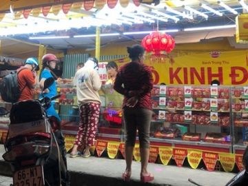 Chiêu trò bán bánh trung thu 'đại hạ giá' ở Sài Gòn - ảnh 6