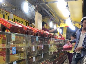 Chiêu trò bán bánh trung thu 'đại hạ giá' ở Sài Gòn - ảnh 4