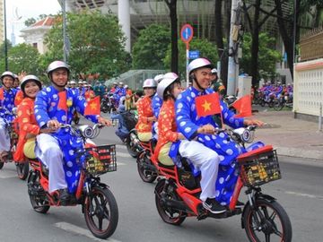 200 cô dâu chú rể tươi vui hạnh phúc trong đám cưới tập thể ngày Quốc khánh - ảnh 22