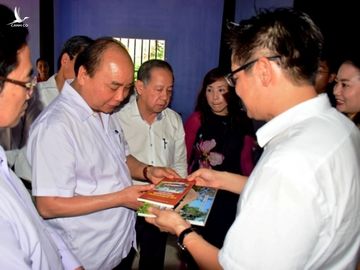 Thủ tướng dâng hương tại Nhà lưu niệm Chủ tịch Hồ Chí Minh ở TT-Huế - ảnh 2
