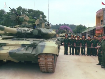 Hình ảnh tuyệt vời đầu tiên của xe tăng T-90 Việt Nam - Chuyên gia Nga góp công lớn - Ảnh 1.