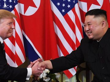 Tổng thống Trump và nhà lãnh đạo Kim Jong Un tại hội nghị thượng đỉnh lần thứ 2 tại Hà Nội hồi tháng 2. Ảnh: AFP. 