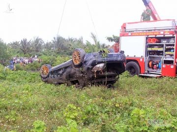 Vụ Mercedes nằm dưới kênh 3 người chết, em trai cầm lái mới lấy bằng?