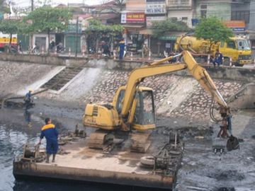 Mỗi ngày các dòng sông Hà Nội nhận 600.000 m3 nước thải - 3 Mỗi ngày các dòng sông Hà Nội nhận 600.000 m3 nước thải - 3