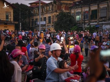 Nuoc mat tiec nuoi ben pha Binh huyen thoai cua Hai Phong hinh anh 32 
