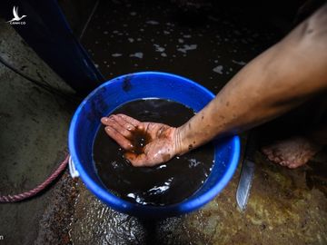 Nuoc den kit, mui dau nong nac khi thau rua be chung cu Ha Noi hinh anh 3 