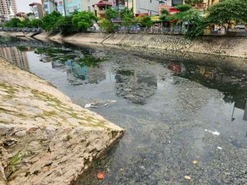 Mỗi ngày các dòng sông Hà Nội nhận 600.000 m3 nước thải - 4 Mỗi ngày các dòng sông Hà Nội nhận 600.000 m3 nước thải - 4