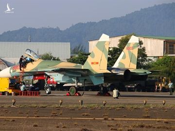 Viet Nam hoan thanh dai tu tiem kich Su-27SK 6002